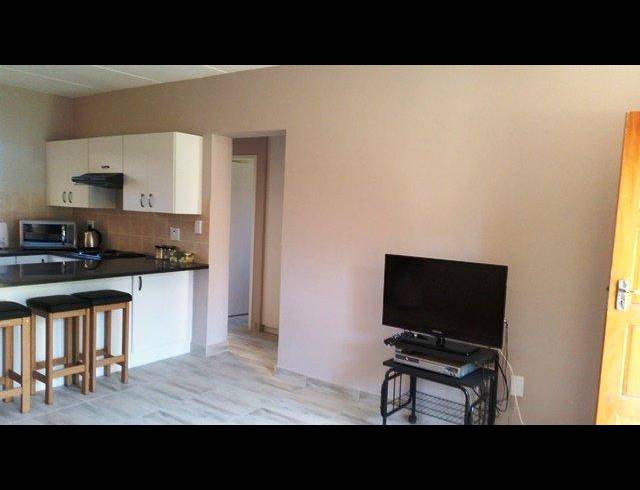 2 BEDROOM PROPERTY TO RENT IN RADIOKOP